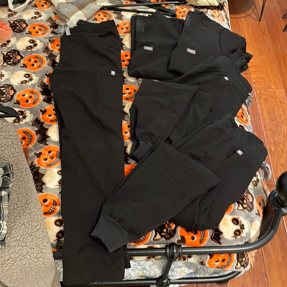 Black Figs Set